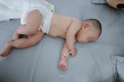 玉林宝宝口水多怎么回事